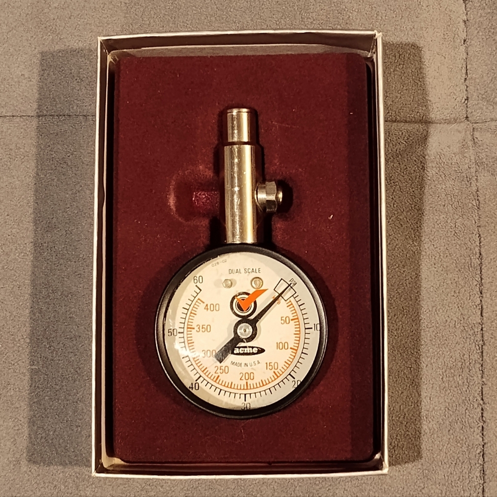 NEW COLLECTIBLE ACME DUAL SCALE DIAL TIRE AIR PRESSURE GAUGE IN BOX - Picture 3 of 11